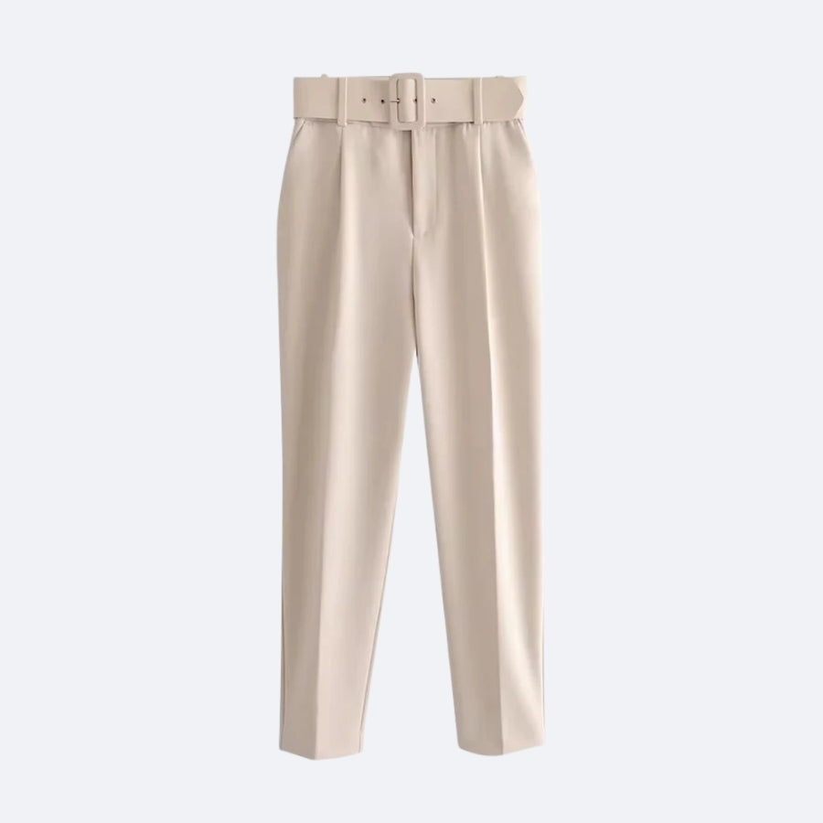 Pantalon Beige Clair avec Ceinture – Élégance Intemporelle et Polyvalence