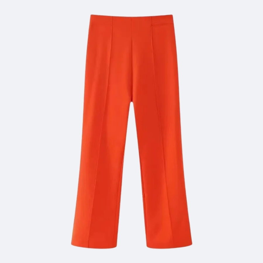 Wide-leg orange trousers – Energy and confident elegance