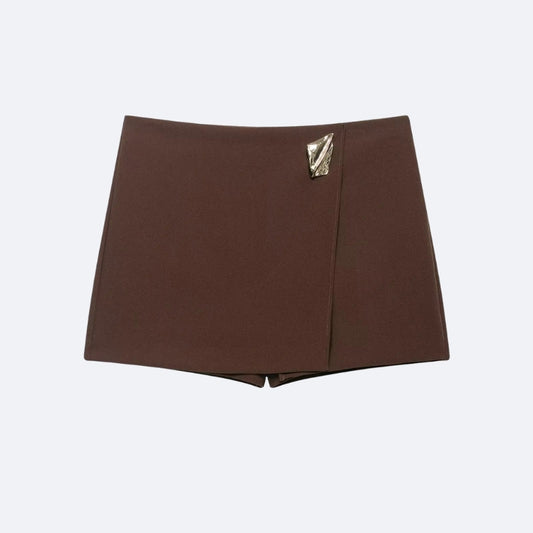 Jupe-Short Asymétrique avec Détail Doré – Marron Chocolat