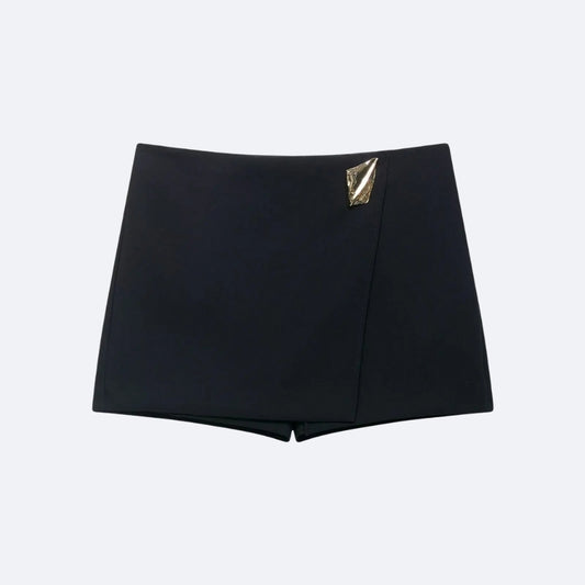 Skort Portefeuille Noir avec Détail Doré – Élégance Moderne