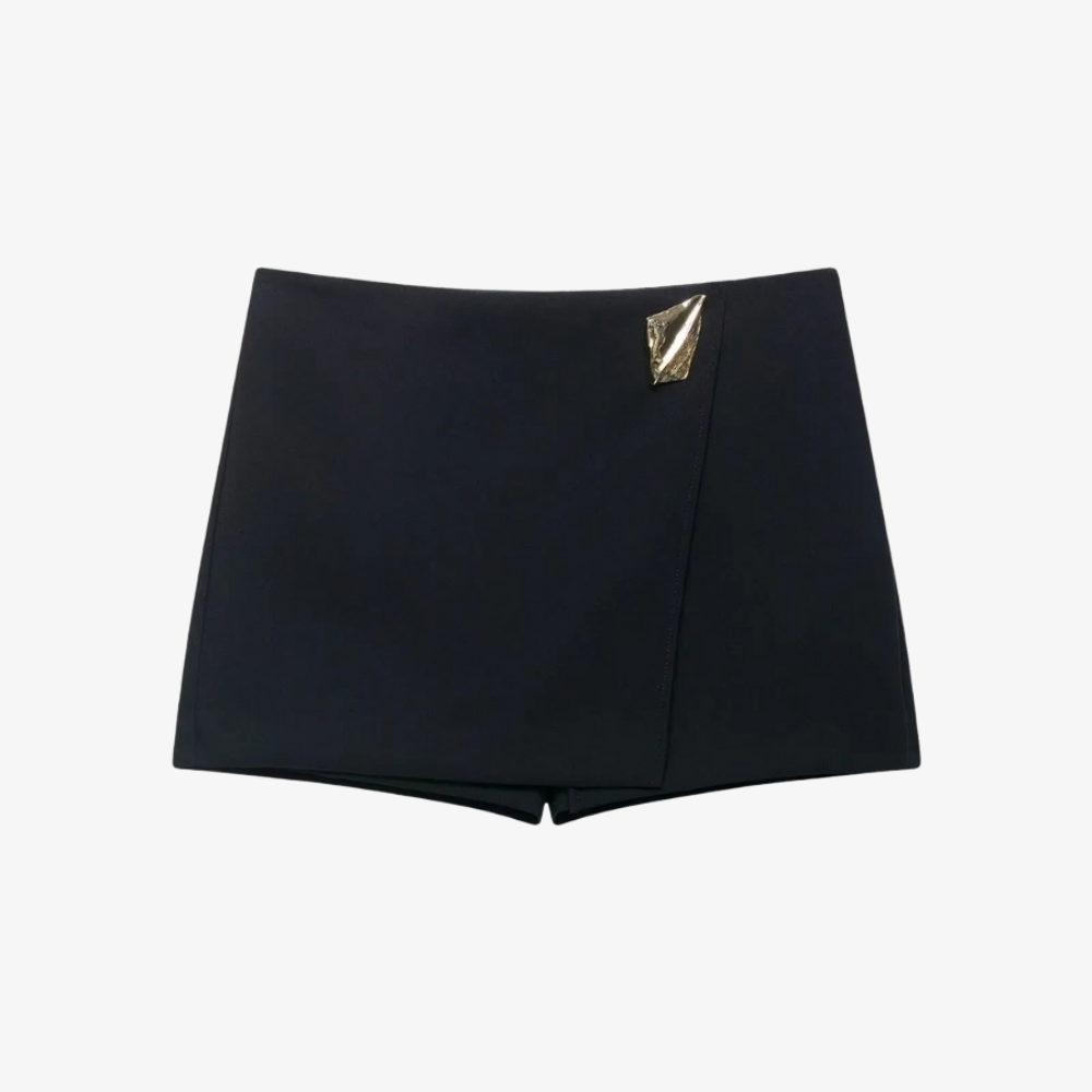 Skort Portefeuille Noir avec Détail Doré – Élégance Moderne